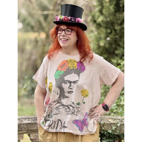 T-shirt Frida Art Is The Remedy in Lychee Blossom Magnolia Pearl - 1