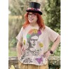 T-shirt Frida Art Is The Remedy in Lychee Blossom